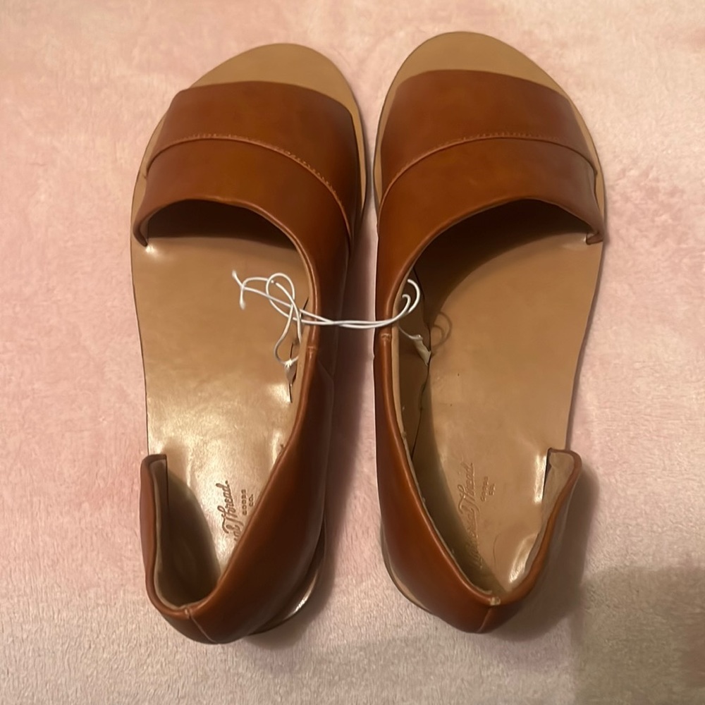 Universal thread open toe shoe